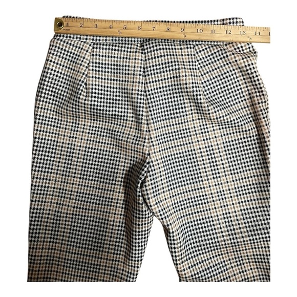 Tommy Hilfiger Plaid pull on skinny leg Trousers in Black, White, and Tan - Picture 4 of 9